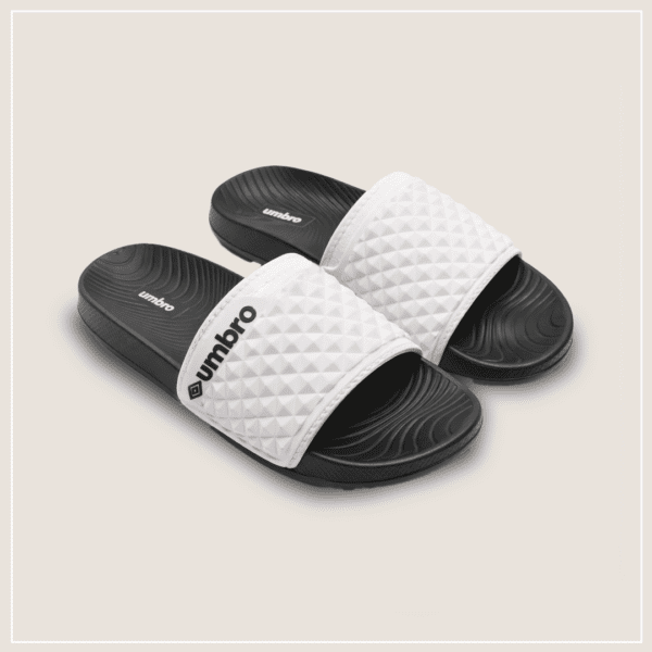 כפכף ניטים לבן לגבר UM-047